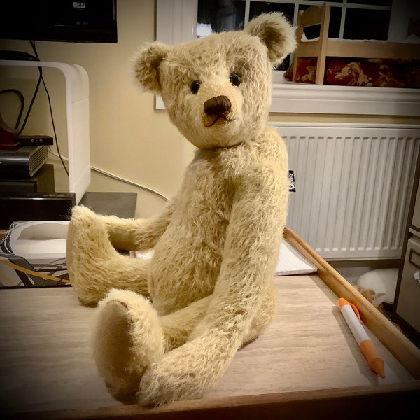 The Rabbie Teddy Bear pattern makes a sweet traditional jointed Barbara-Ann Bear about 15.5 inches (39 cm) tall. Rabbie is our latest teddy bear pattern. We think Rabbie will look great in a range of mohairs and other fabrics from the very short to relatively long (around 25mm) 