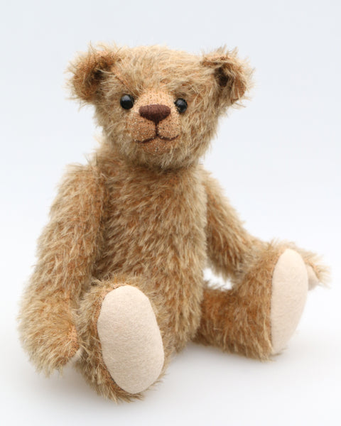 George Traditional Mohair Heirloom Teddy Bear Kit. A jointed teddy bear kit by Make A Teddy to make a 10 inch (25 cm) teddy bear. George is a very sweet teddy bear, he's straightforward to make, not too big or too small, and suitable for beginners.   We have created this kit with everything you need including the stuffing and pellets, you just need scissors and a few things you will have at home. 