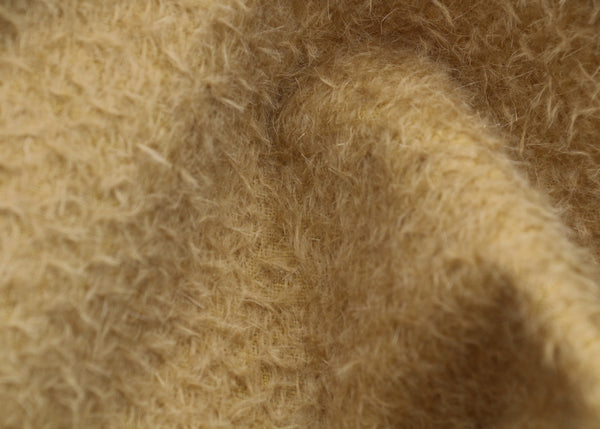 All Bran 11 mm quite sparse, straight pile, Steiff Schulte mohair for teddy bears with a soft faded gold pile and backing This has a moderately short, slightly distressed, fairy sparse pile it's the colour of wheat or indeed a biscuit. It's a great colour for smaller traditional teddy bears, or larger bears that you want to look old and loved. 