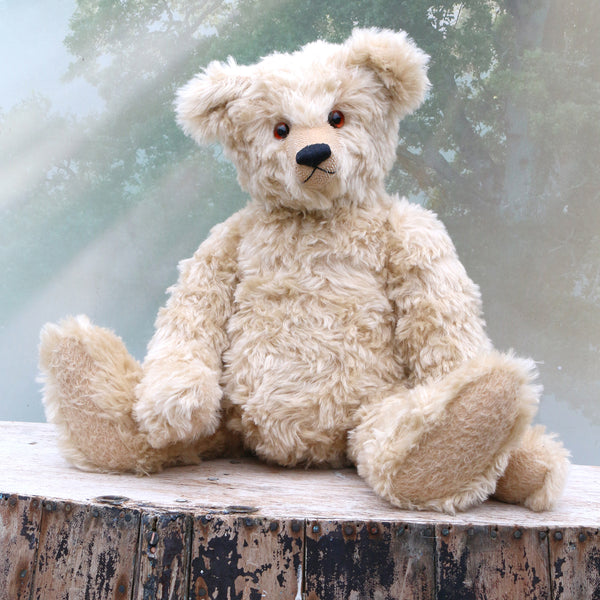 The Big Rabbie Teddy Bear pattern makes a large, classical, traditional mohair Barbara-Ann Bear about 21.5 inches (55cm) tall. The Big Rabbie pattern is for a very elegant centre seam bear in a similar style to the first teddy bears in the early part of the 20th Century