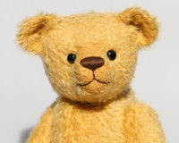 Francis Traditional Mohair Heirloom Teddy Bear Kit. A jointed teddy bear kit suitable for a beginner by Make A Teddy to make a 14 inch (36 cm) teddy bear. Francis is a very sweet teddy bear, he's quite easy to make and beginners have made him quite successfully. 