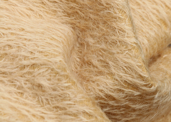 Shortcake 12 mm quite sparse, distressed (ratinee) mohair for teddy bears with a soft beige pile and backing This has a moderately short, distressed, fairy sparse, beige pile and a slightly warmer beige backing, which helps make your bear's face stand out a little.  It's a great colour for smaller traditional teddy bears, or larger bears that you want to look old and loved. 