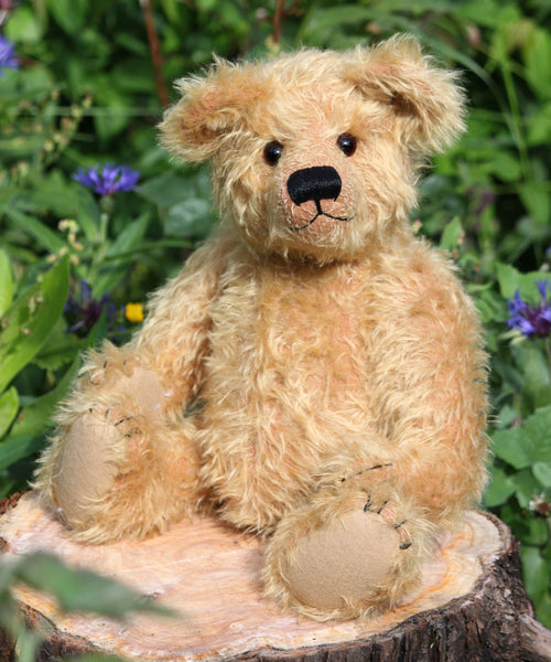 Winston jointed 18 inch teddy bear printed sewing pattern by Barbara-Ann Bears. Winston is about 18 inches (45 cm tall), his pattern uses 1/2 metre of mohair and you'll need 1 x 65 mm and 4 x 55 mm joints. Winston is a charming, cuddly, old fashioned traditional, Barbara-Ann Bear, which you can make 